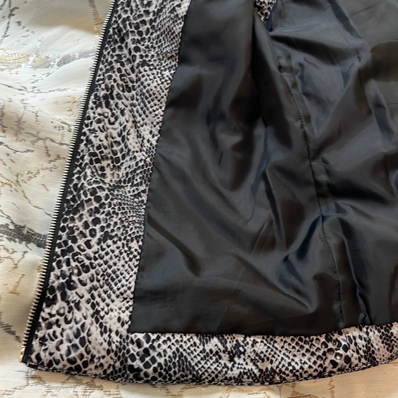 Michael Kors Puffer Vest black and white snakeskin zip up size XS - Picture 5 of 9